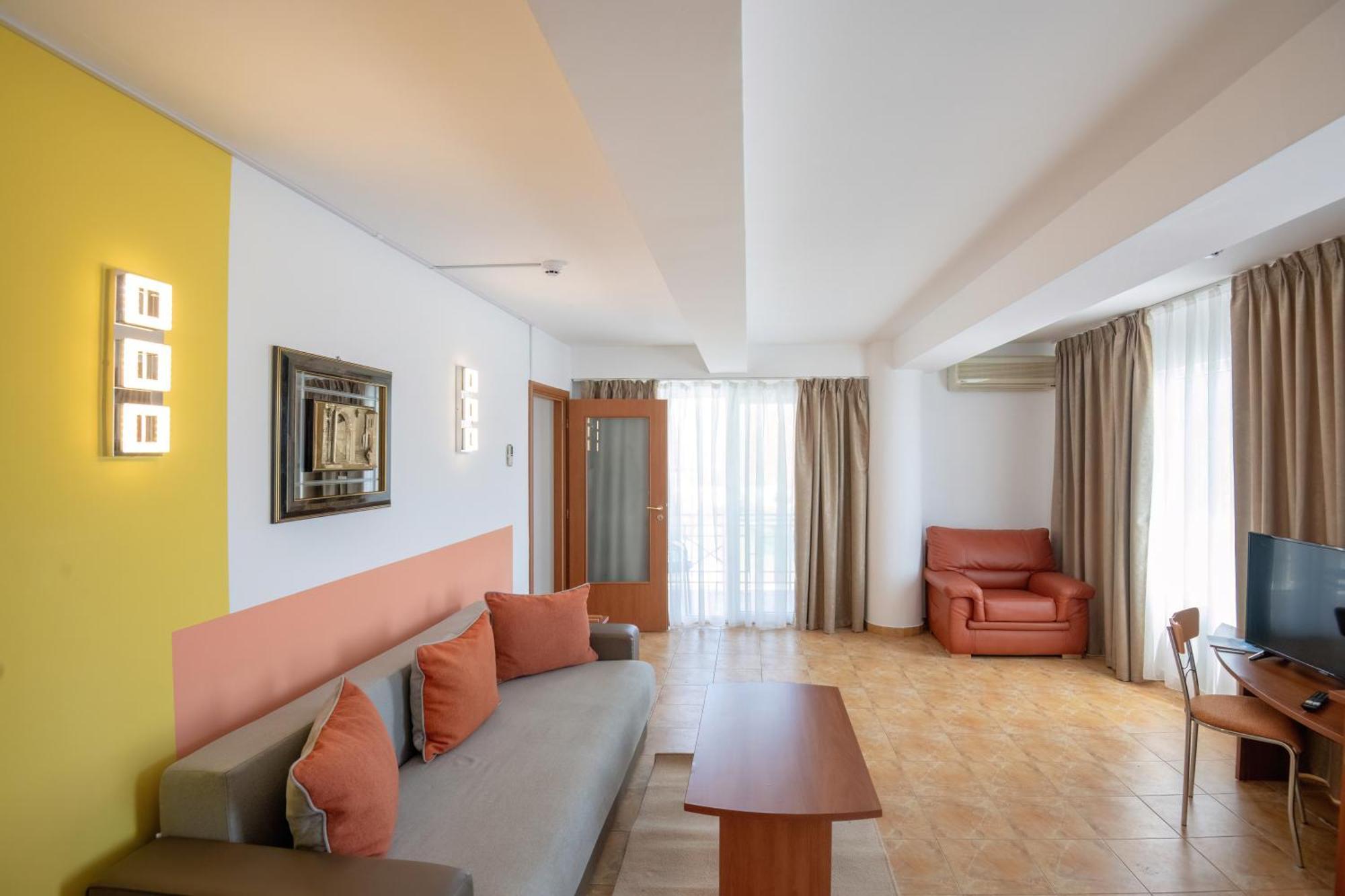 Complex Modern Hotel Mamaia