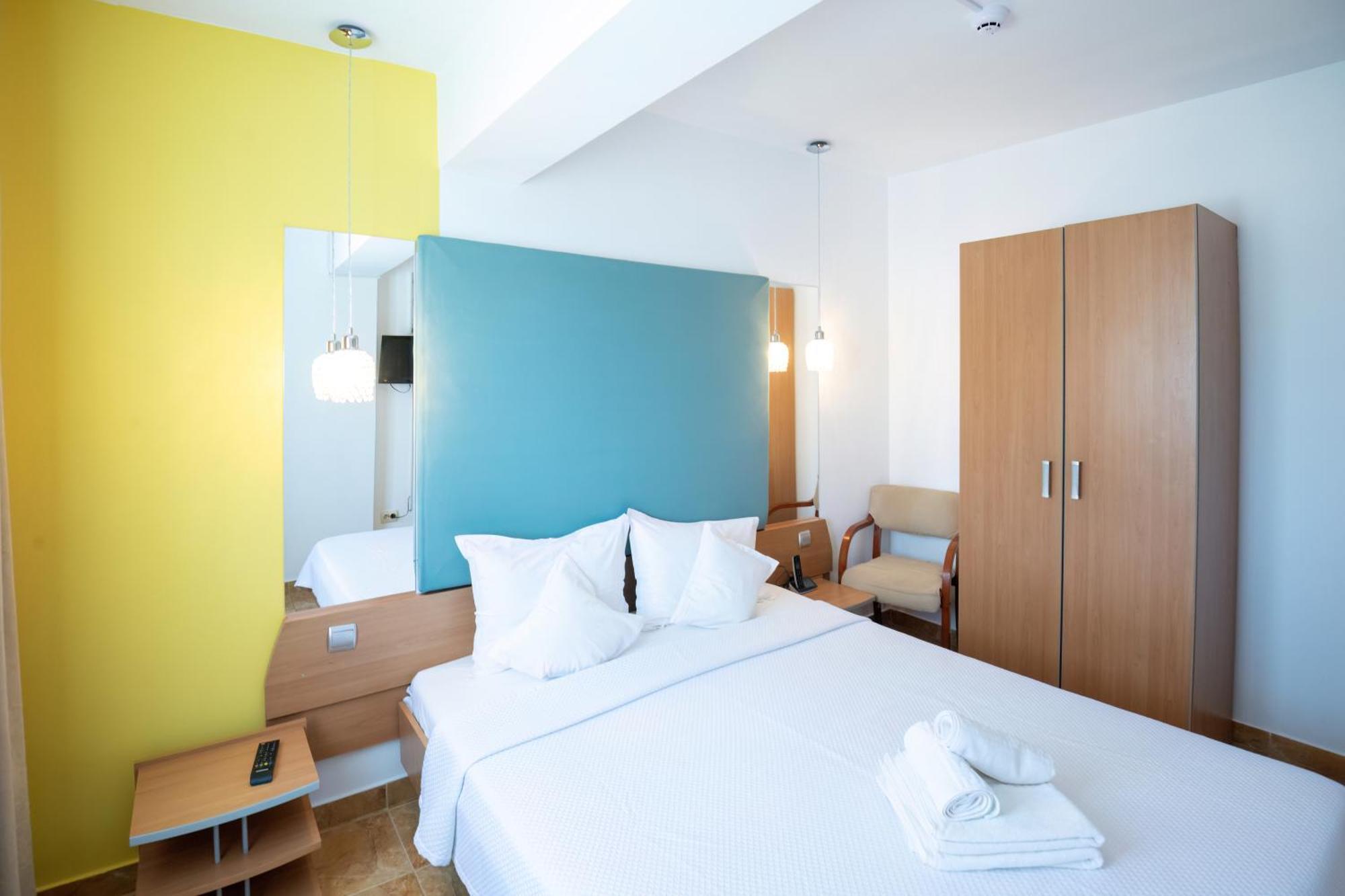 Complex Modern Mamaia