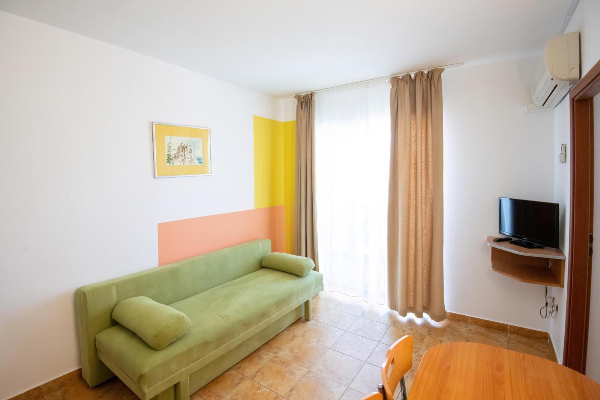 Complex Modern Hotel Mamaia
