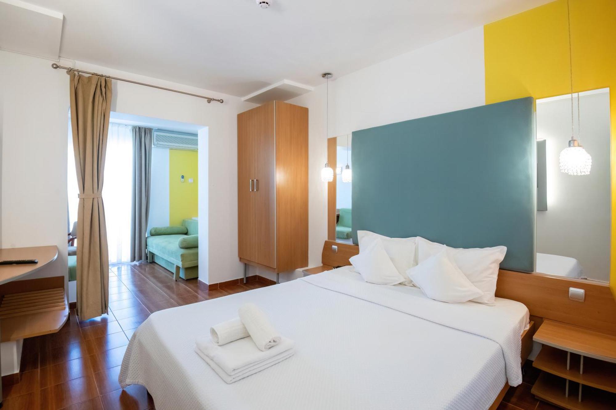 Complex Modern Mamaia