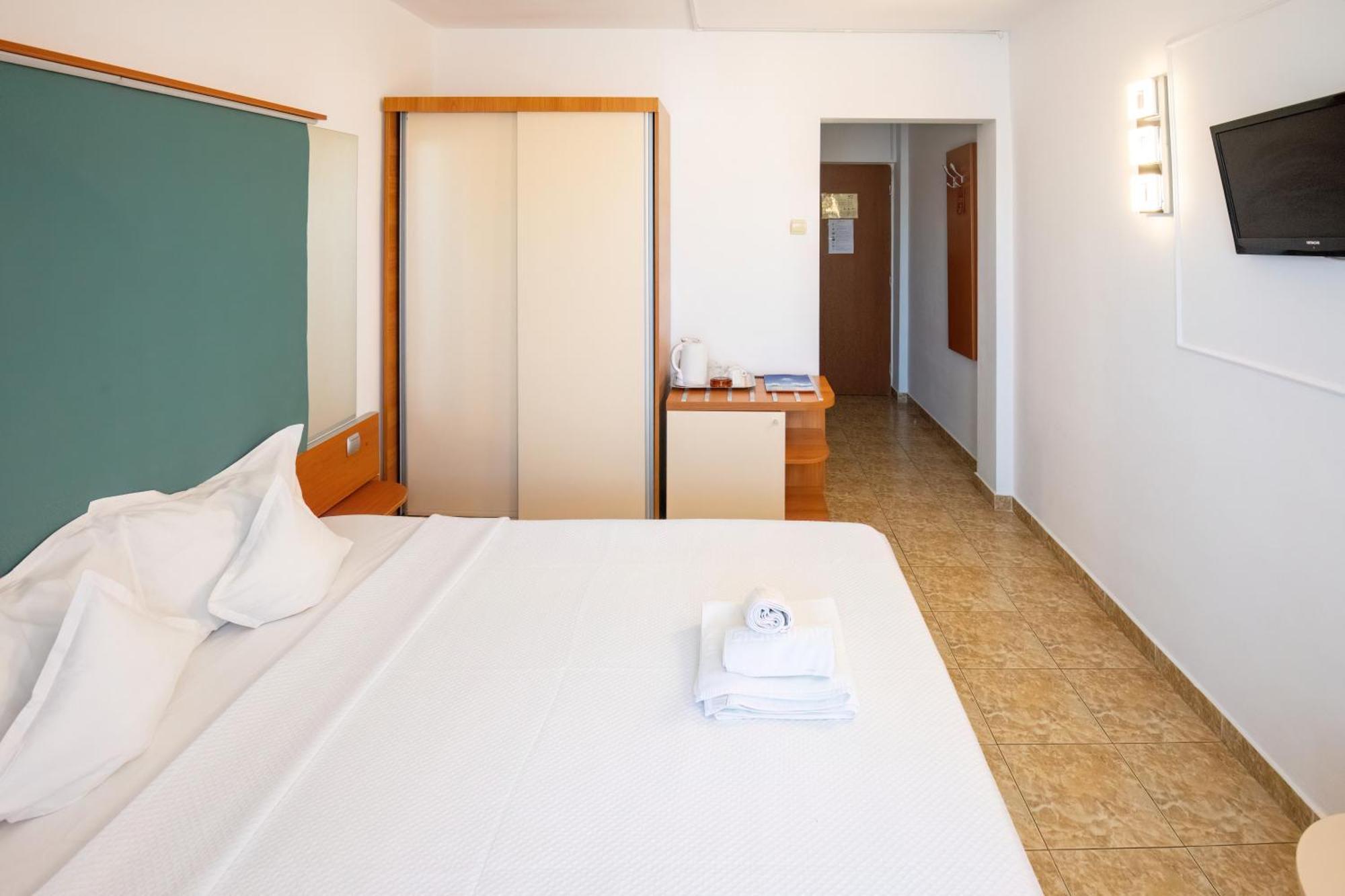 Complex Modern Hotel Mamaia