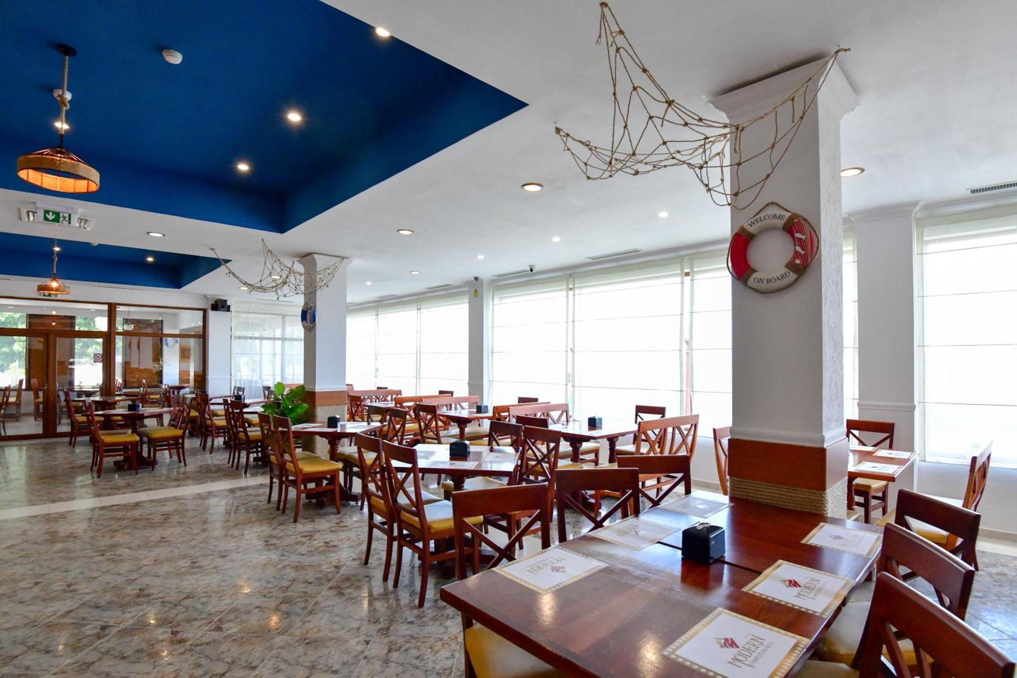 Complex Modern Mamaia