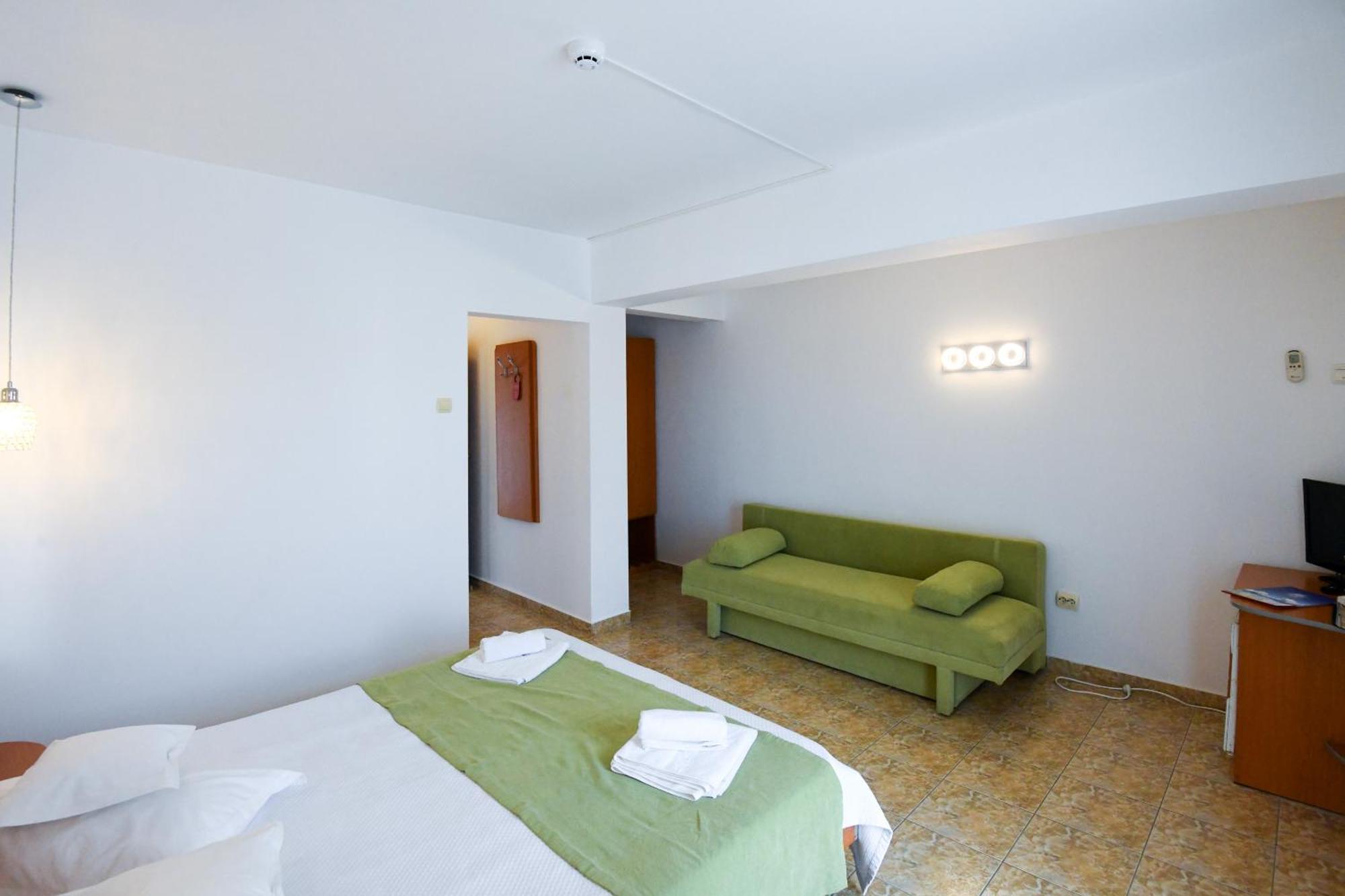 Complex Modern Mamaia